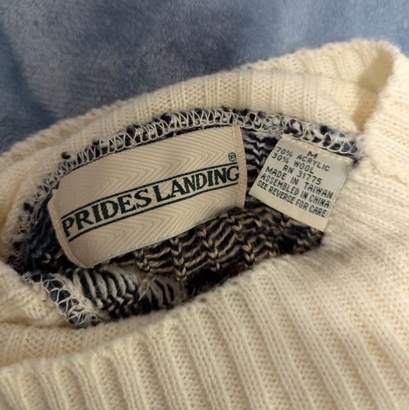Prides Landing Women’s Turtleneck Sweater With Winter Designs Size M - Picture 4 of 4